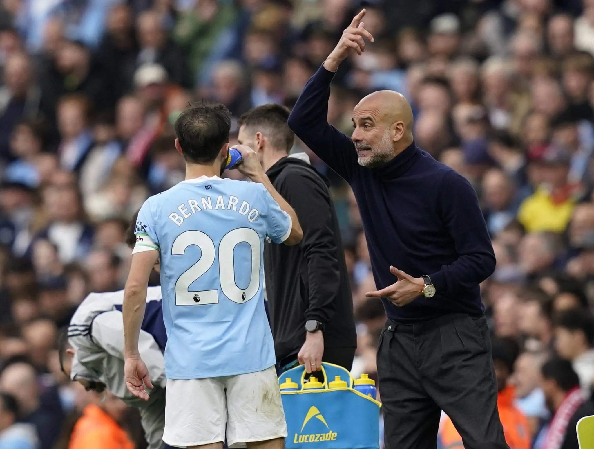 Guardiola orienta Bernardo Silva (Foto: Imago/Sportimage_