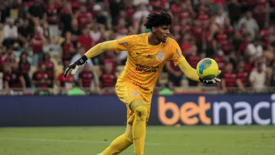 Duelo entre Corinthians e Flamengo por Hugo Souza n&atilde;o acabou ap&oacute;s semi da Copa do Brasil