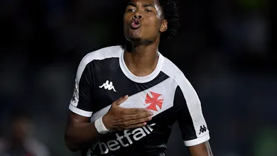 Quem &eacute; o garoto de R$ 370 milh&otilde;es que iniciou a rea&ccedil;&atilde;o do Vasco contra o RB Bragantino