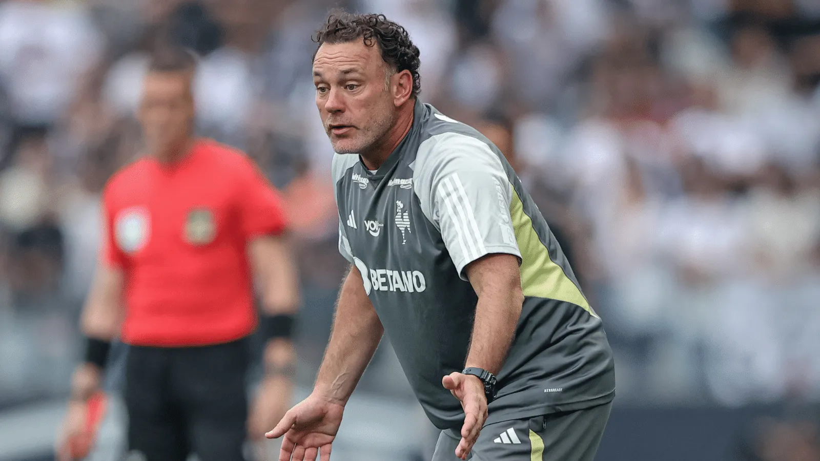 &lsquo;Creio na boa-f&eacute; dos &aacute;rbitros&rsquo;, diz Milito sobre pol&ecirc;micas em Corinthians x Atl&eacute;tico-MG