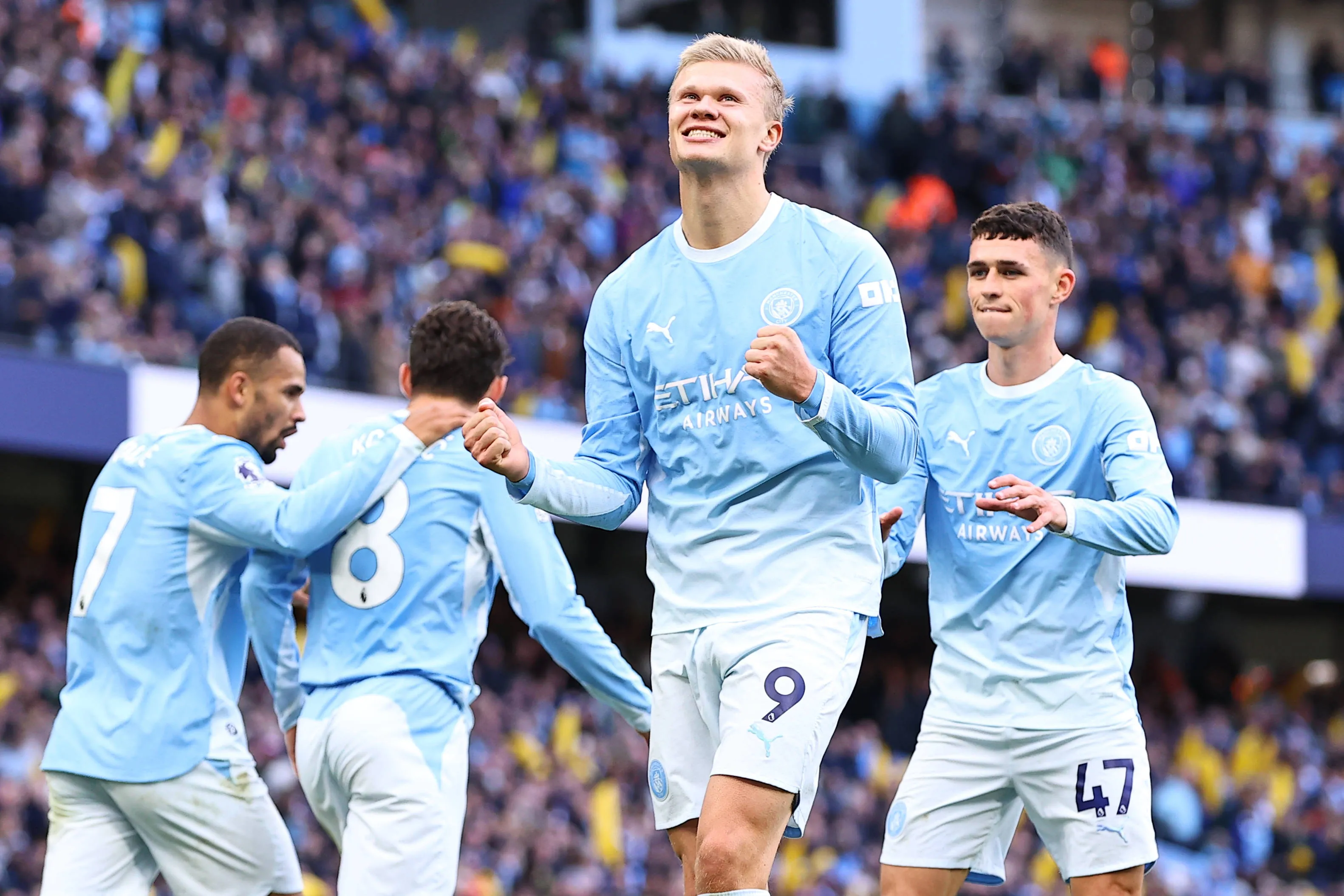 Jogadores do City comemoram gol de Haaland