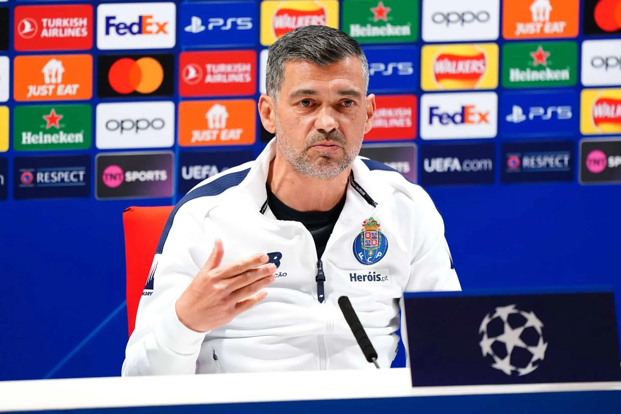 &lsquo;Para mim, o tiki-taka &eacute; meter a bola l&aacute; dentro&rsquo;: novo t&eacute;cnico do Milan promete mudan&ccedil;as