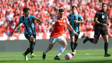 Em seu primeiro Gre-Nal, Borr&eacute; se redime e quebra tabu de 50 anos do Internacional