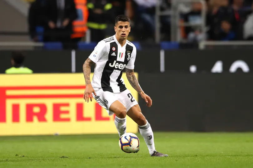 Joao Cancelo em a&ccedil;&atilde;o pela Juventus