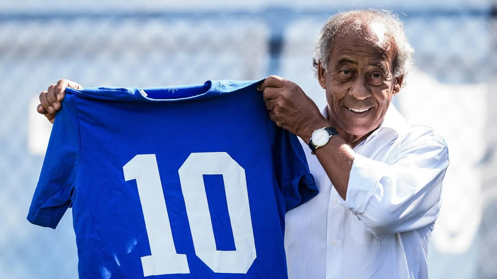 &Iacute;dolo do Cruzeiro, Dirceu Lopes &eacute; homenageado e opina sobre a chegada de C&aacute;ssio