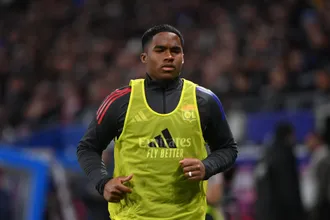 Endrick sai do banco e &lsquo;cede&rsquo; p&ecirc;nalti, mas n&atilde;o salva Lyon de sofrimento em quarto jogo sem vencer