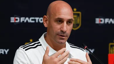 Predador sexual: Luis Rubiales &eacute; acusado de ter &lsquo;tocado inadequadamente&rsquo; jogadoras da sele&ccedil;&atilde;o inglesa