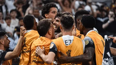 Rea&ccedil;&atilde;o no vesti&aacute;rio do Corinthians contrasta com sentimento do torcedor ap&oacute;s vit&oacute;ria sofrida