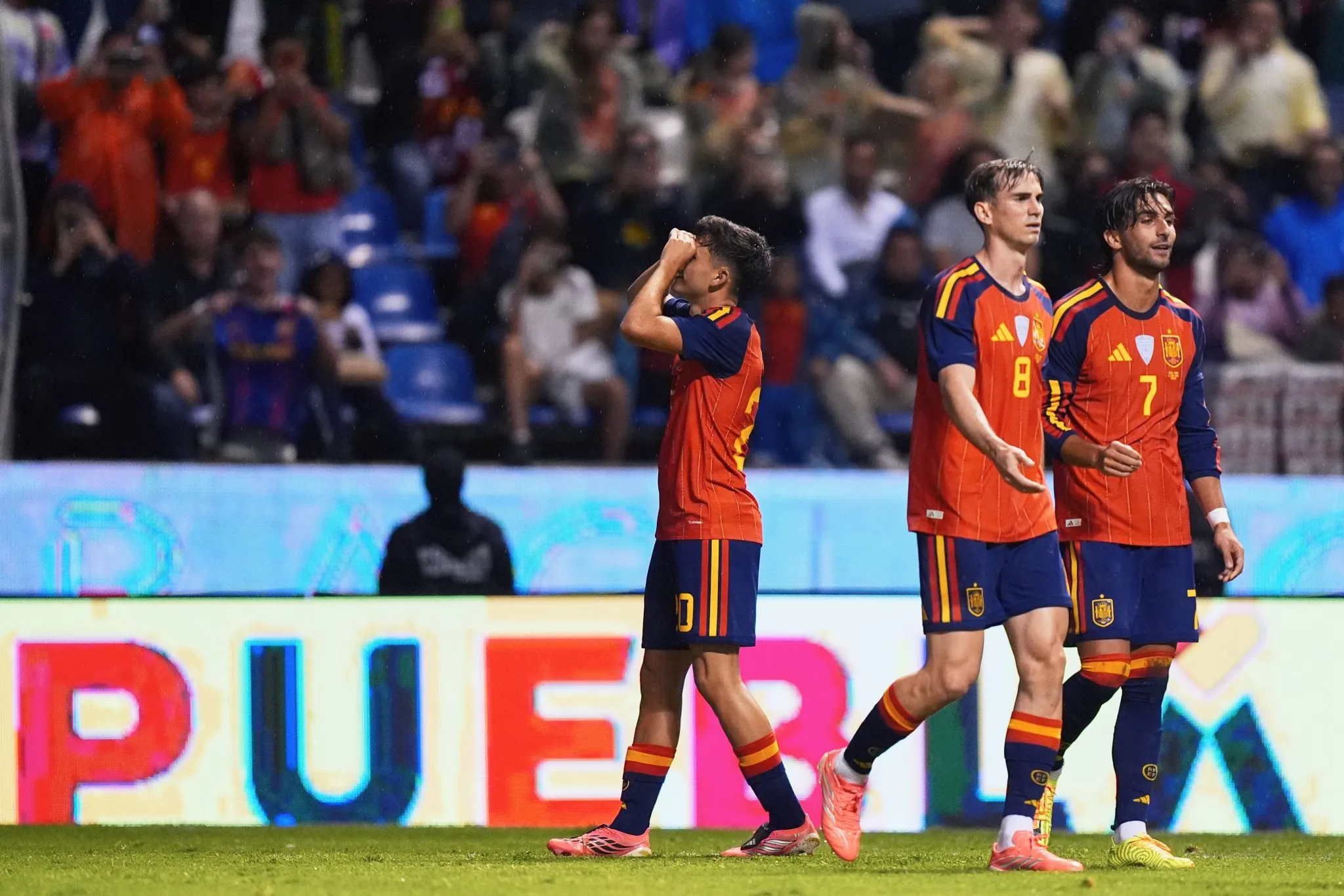Pedri celebra gol da Espanha