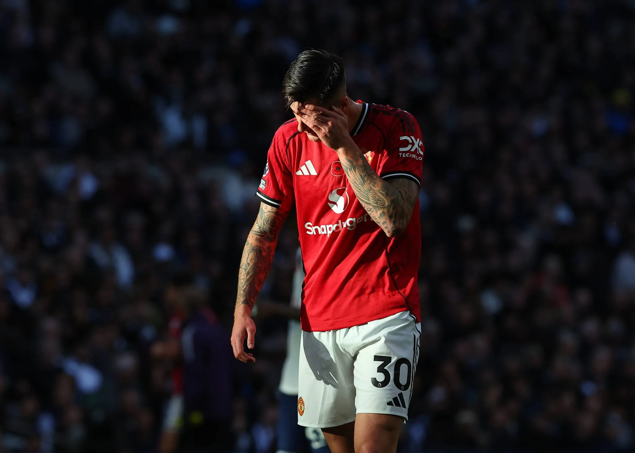 &lsquo;&Eacute; um enigma para mim&rsquo;: Refor&ccedil;o do Manchester United &eacute; criticado por lenda da Premier League