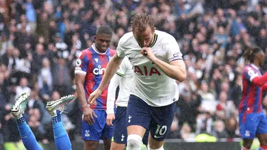 Kane deixa Rooney para tr&aacute;s na lista dos maiores artilheiros da Premier League