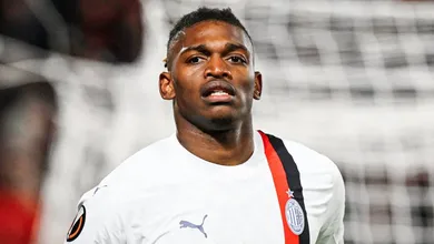 Rennes quase aprontou, mas Milan garante classifica&ccedil;&atilde;o na Liga Europa gra&ccedil;as ao placar agregado