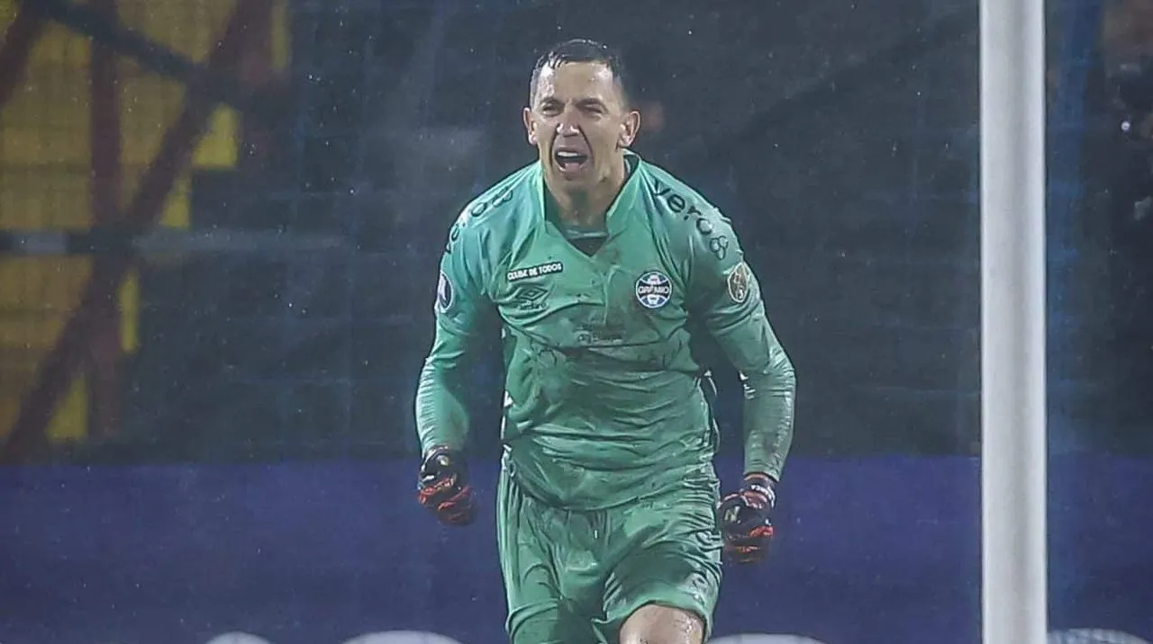 Demorou, mas Marches&iacute;n come&ccedil;a a se mostrar o goleiro copeiro que o Gr&ecirc;mio tanto esperava