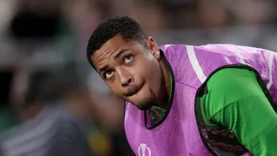 Antes de enfrentar Vitor Roque, Hansi Flick justifica empr&eacute;stimo do brasileiro ao Betis