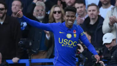 Est&ecirc;v&atilde;o contradiz an&aacute;lise de Alonso em vit&oacute;ria do Chelsea sobre o Manchester United