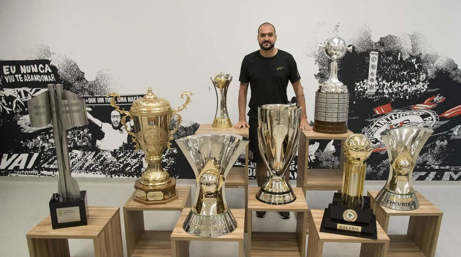 Danilo zelou pelo Corinthians como sua morada e o cora&ccedil;&atilde;o da Fiel sempre ser&aacute; seu lar