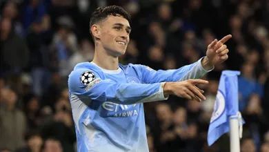 Allan d&aacute; cart&atilde;o de visitas, Foden anota hat-trick e City n&atilde;o toma conhecimento do AEK