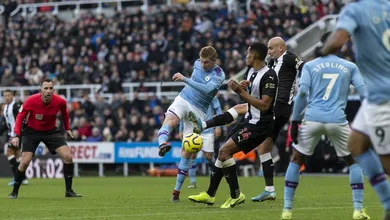 Mesmo o chute m&aacute;gico de De Bruyne n&atilde;o impediu que o City se distanciasse ainda mais da briga pelo t&iacute;tulo