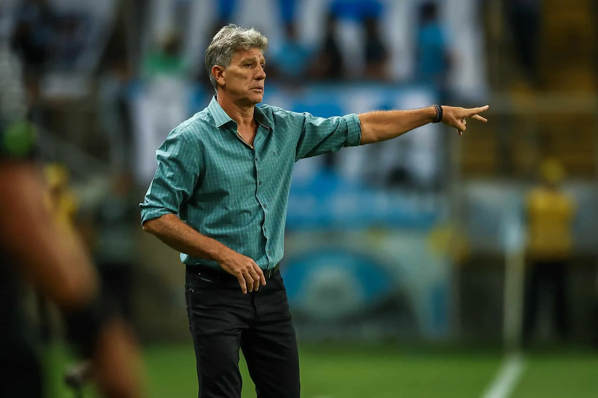 De que forma o Gr&ecirc;mio utiliza Renato na busca por contrata&ccedil;&otilde;es?
