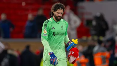 &lsquo;&Eacute; inacredit&aacute;vel que um goleiro do calibre de Alisson tome a decis&atilde;o de fazer aquilo&rsquo;