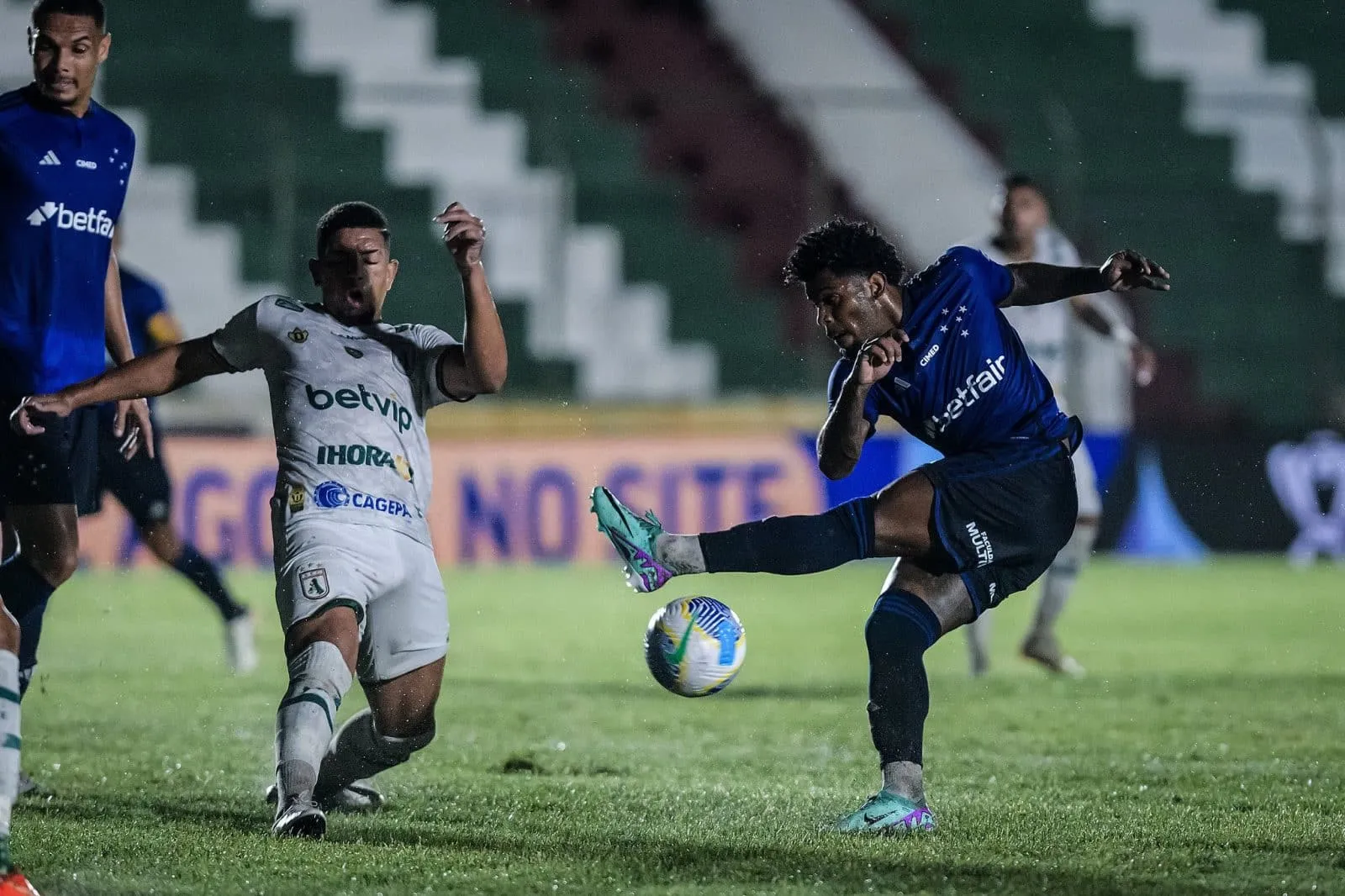 Em jogo de &lsquo;n&atilde;o-futebol&rsquo;, Cruzeiro &eacute; eliminado da Copa do Brasil com dois gols do Sousa-PB no final