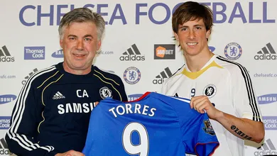 Carragher diz que sabia que Liverpool havia &ldquo;passado a perna&rdquo; no Chelsea ao vender Torres por &pound; 50 milh&otilde;es