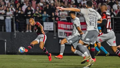 Lucas impressiona com &lsquo;duplo duplo&rsquo; em 2024 e ajuda S&atilde;o Paulo a se garantir na Libertadores