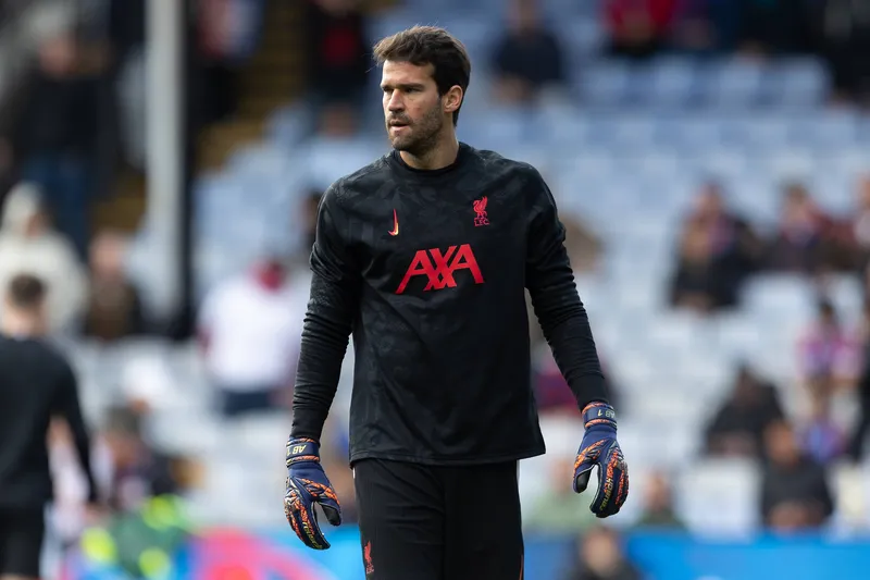Alisson tem contrato at&eacute; 2027 com o Liverpool 
