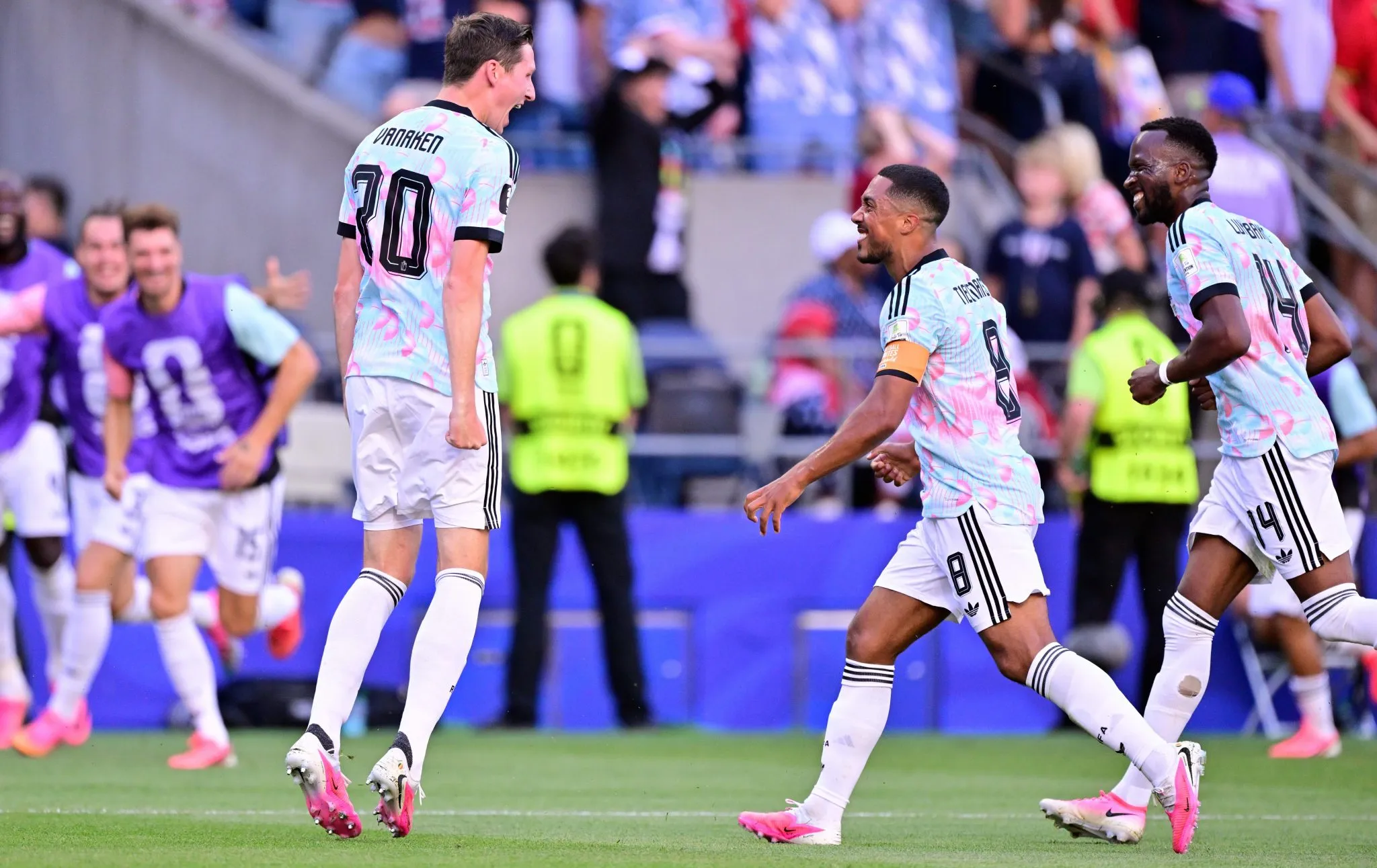 Hans Vanaken marcou o terceiro gol belga no jogo