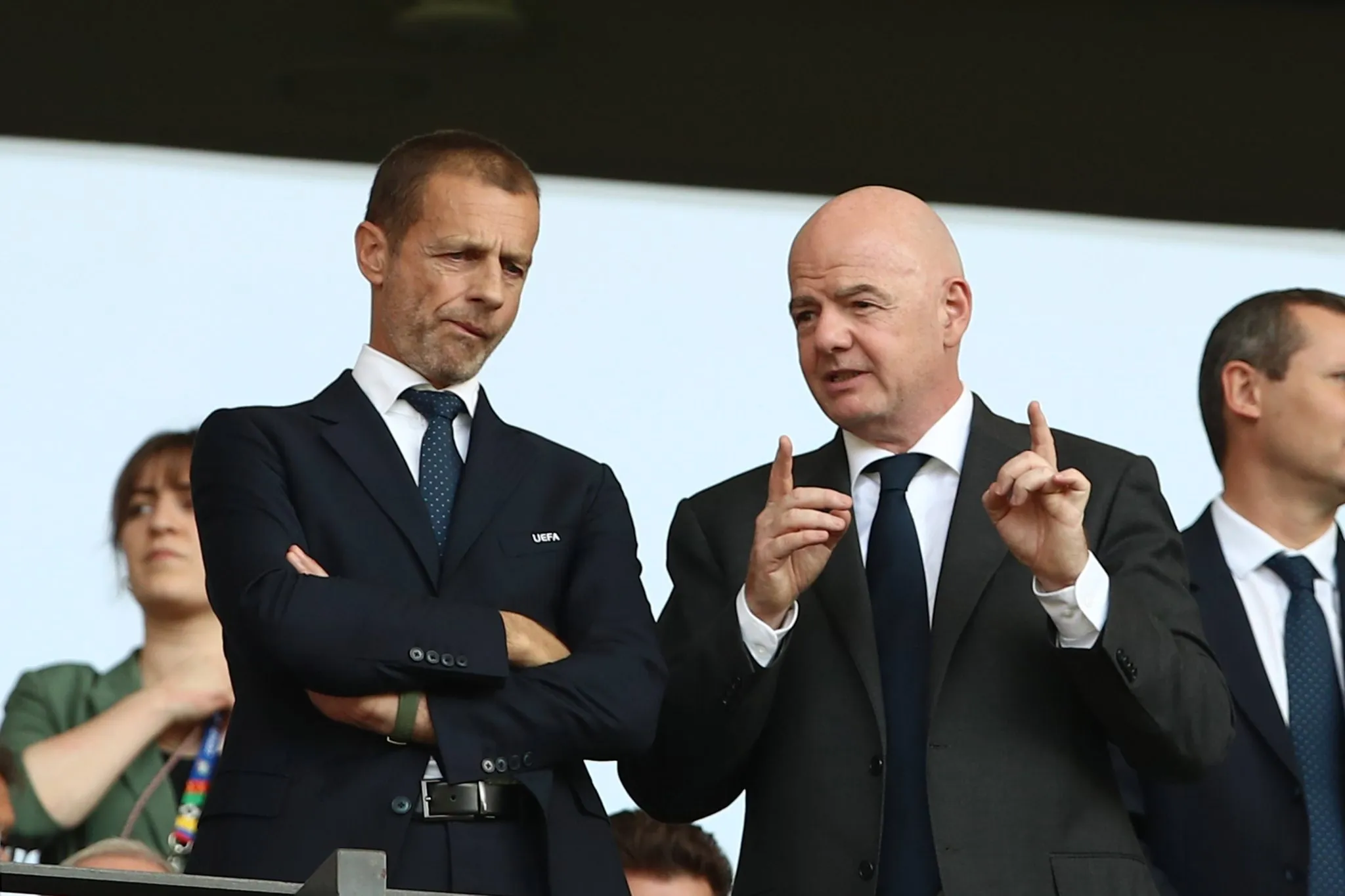 Aleksander Ceferin, presidente da Uefa, ao lado de Gianni Infantino, da Fifa