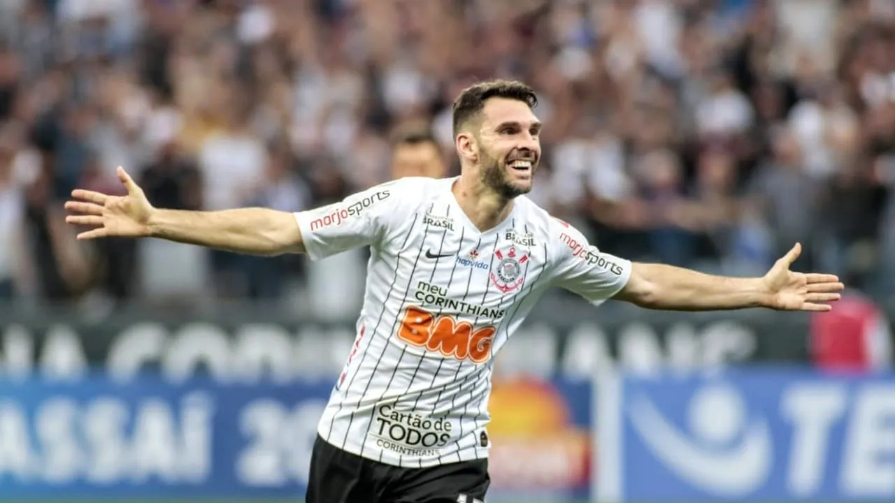 Corinthians paga parcela e fica pr&oacute;ximo de quitar acordo com o atacante Boselli