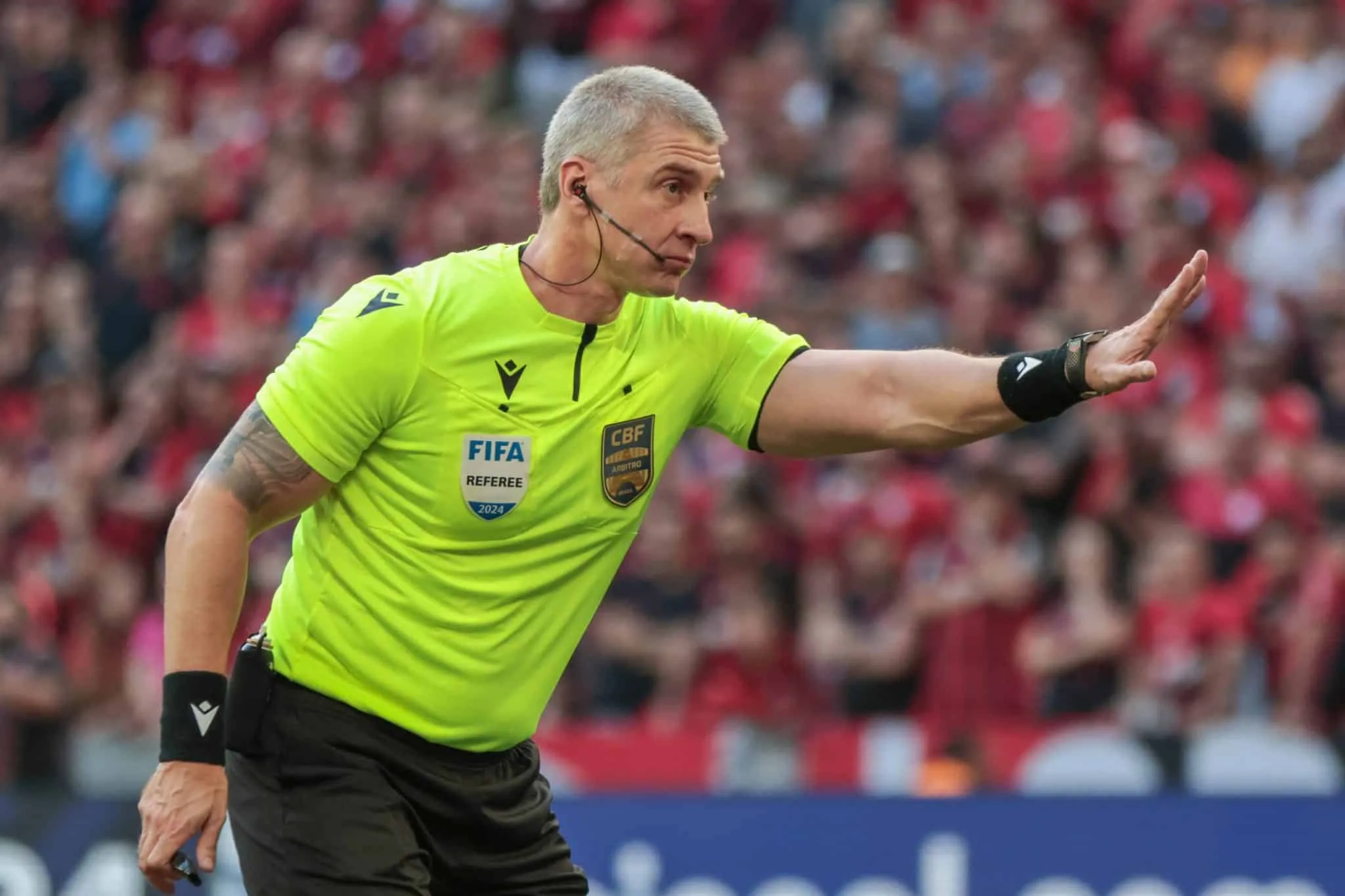 Elogios do Flamengo &agrave; Daronco retratam rela&ccedil;&atilde;o nociva de clubes com a arbitragem no Brasil