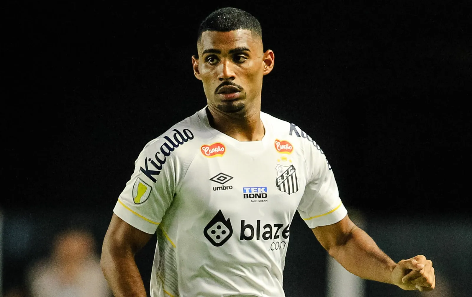 Quanto Joaquim vale na vis&atilde;o do Santos e na vis&atilde;o do mercado?