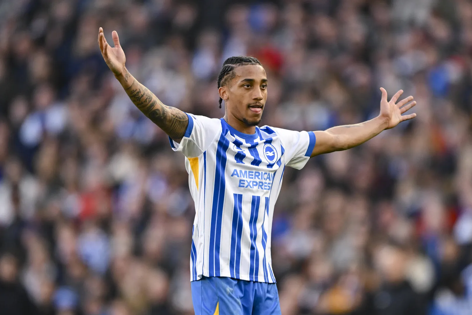 O atacante Jo&atilde;o Pedro em partida do Brighton