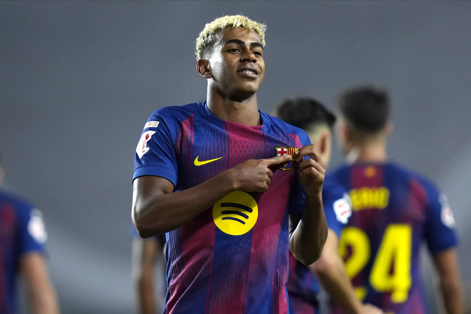 Lamine Yamal  pelo Barcelona (Foto: Imago)