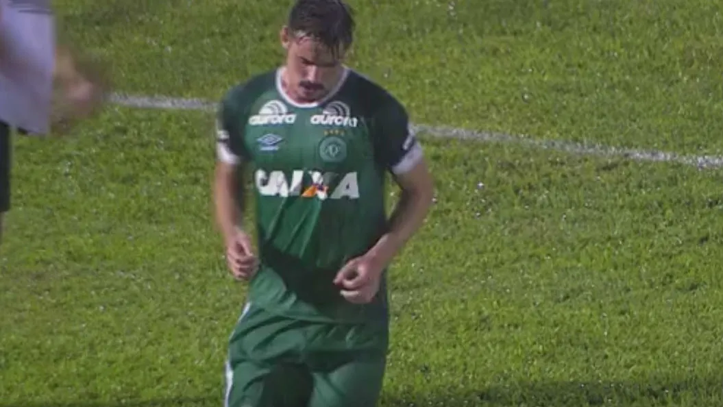 Debaixo d&rsquo;&aacute;gua, da chuva e das l&aacute;grimas, Chape encerra sua campanha honrosa na Copinha