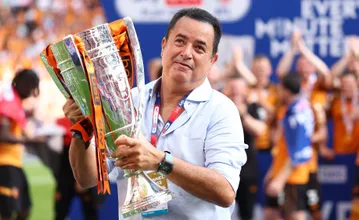 Dono de clube da Premier League viraliza ao combater boatos com pistas inusitadas sobre refor&ccedil;os