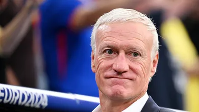 Craque da Fran&ccedil;a abandona coletiva de imprensa e faz cr&iacute;tica sutil &agrave; Deschamps