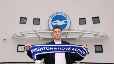 Novo t&eacute;cnico do Brighton joga sem meio-campistas! Como isso funciona?