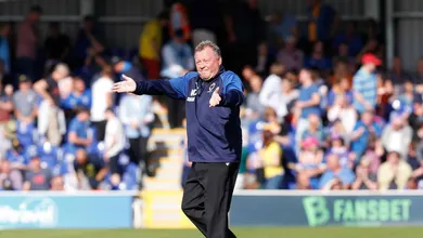 T&eacute;cnico suspenso por apostar em futebol na Inglaterra &eacute; alerta para o futuro no Brasil
