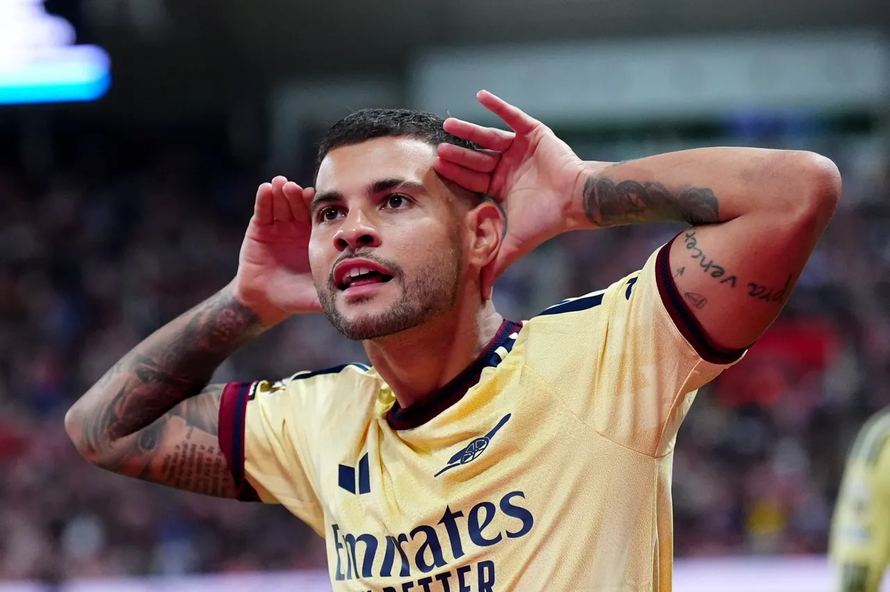 Gola&ccedil;o de Bruno Guimares e Raya decisivo aceleram um Arsenal que de novo pareceu lento