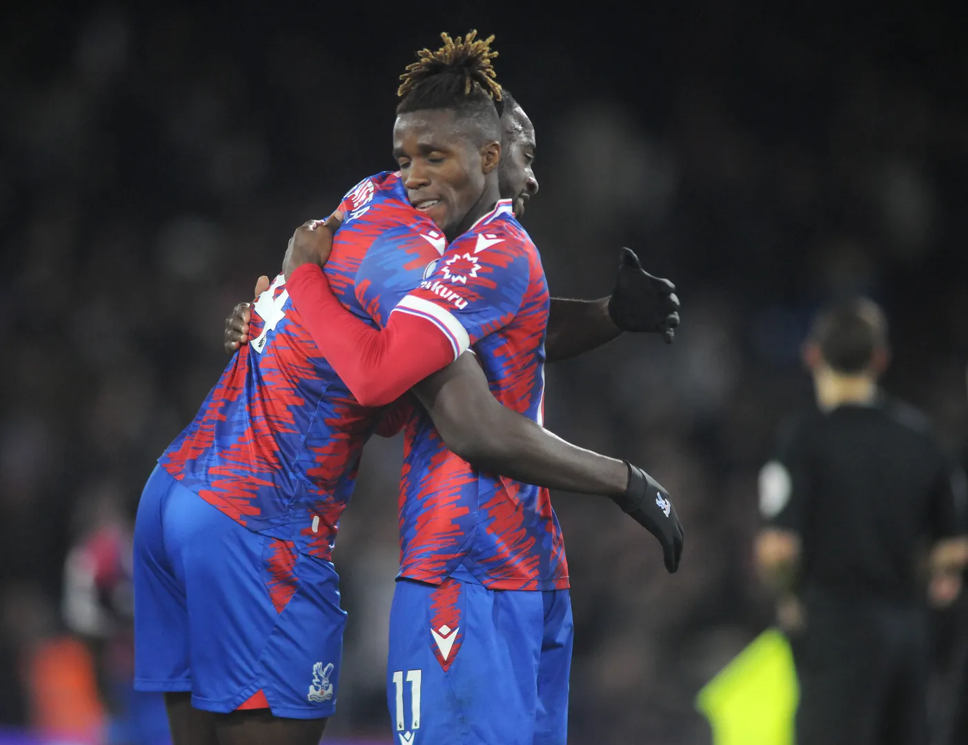 Mateta e Zaha ap&oacute;s gol do Crystal Palace