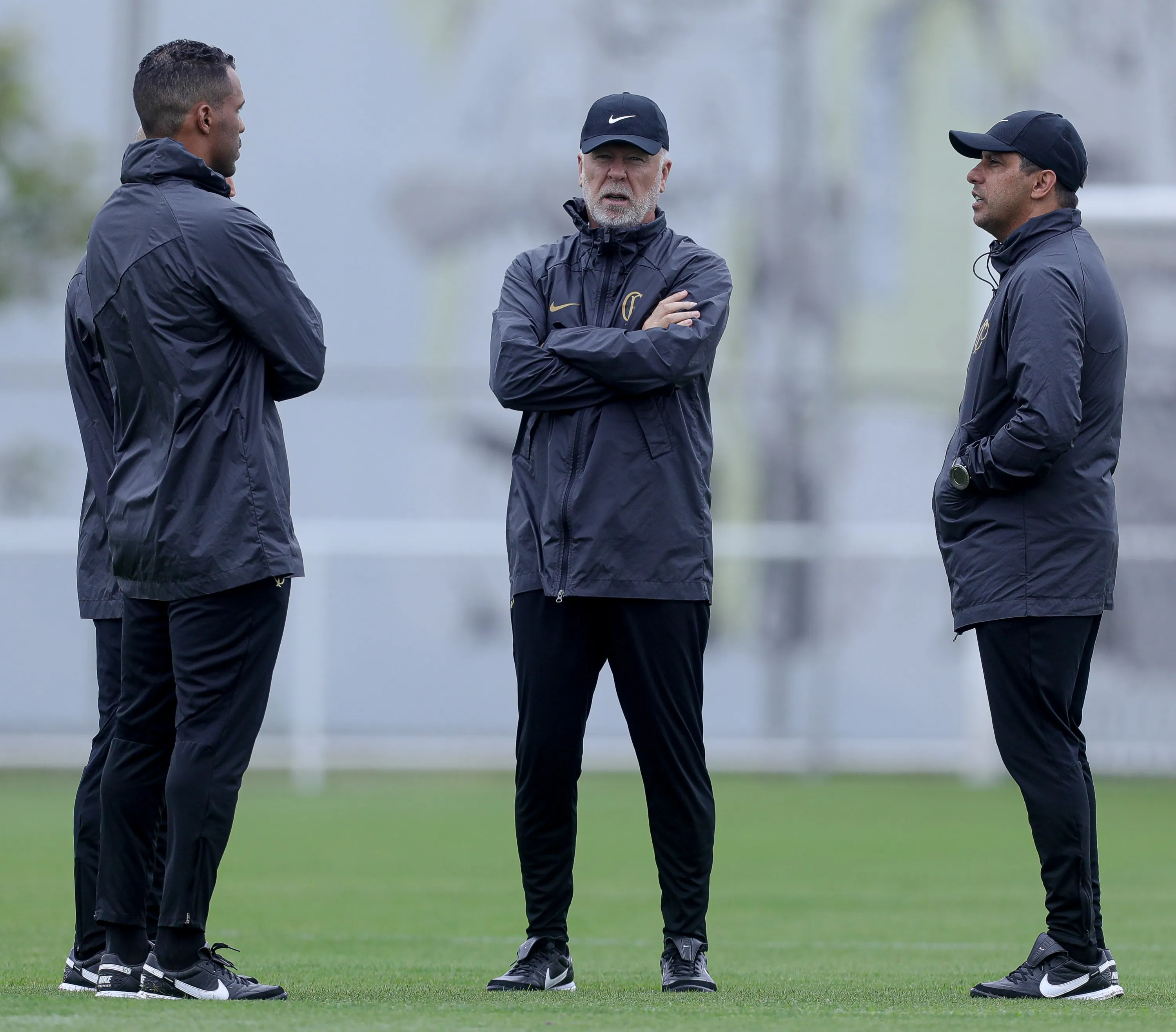 Como Mano Menezes virou &lsquo;especialista&rsquo; em reformula&ccedil;&otilde;es no Corinthians