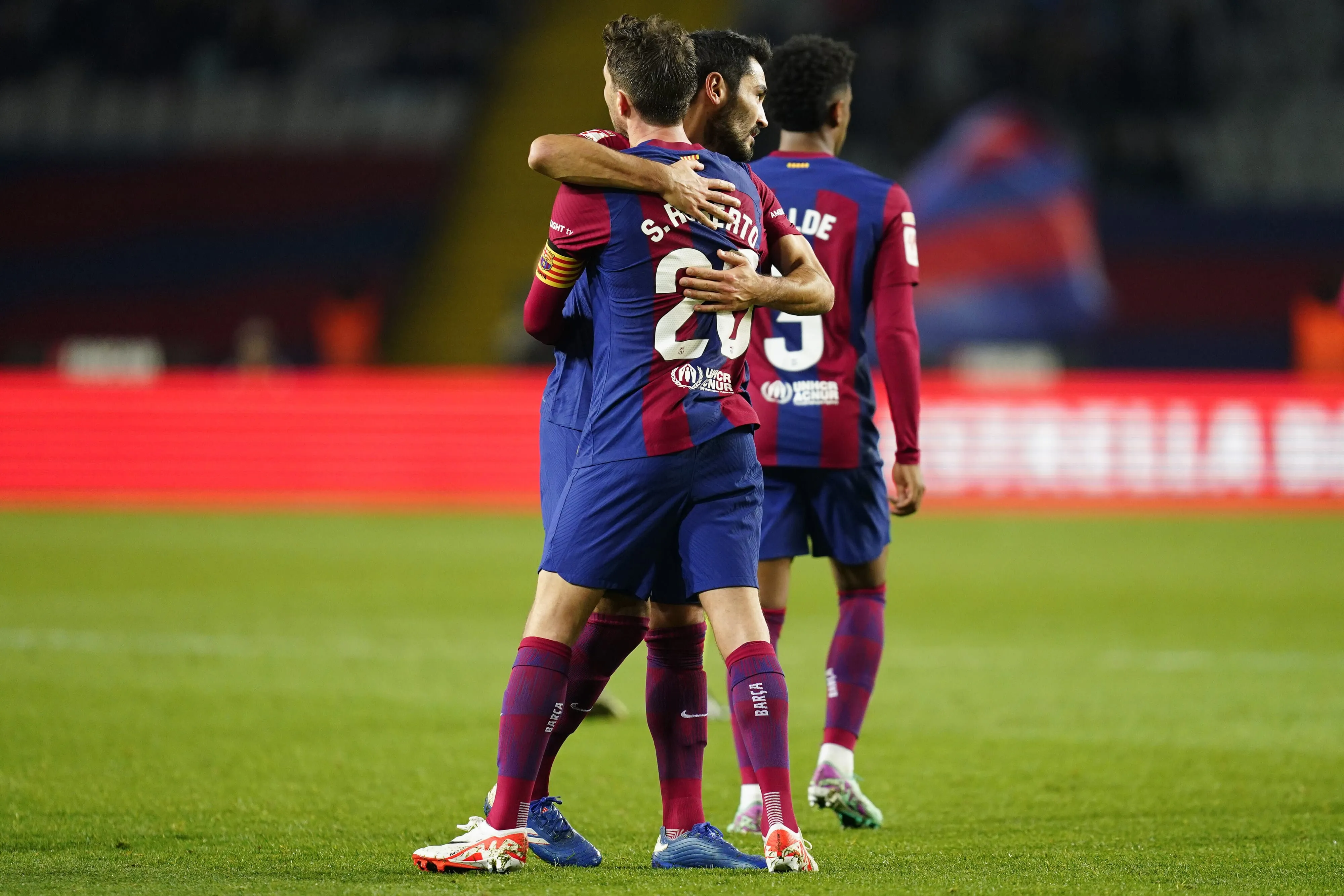 Barcelona sofre mas entra na rota das vit&oacute;rias em partida marcada por defesas incr&iacute;veis do goleiro do Alme&iacute;ra