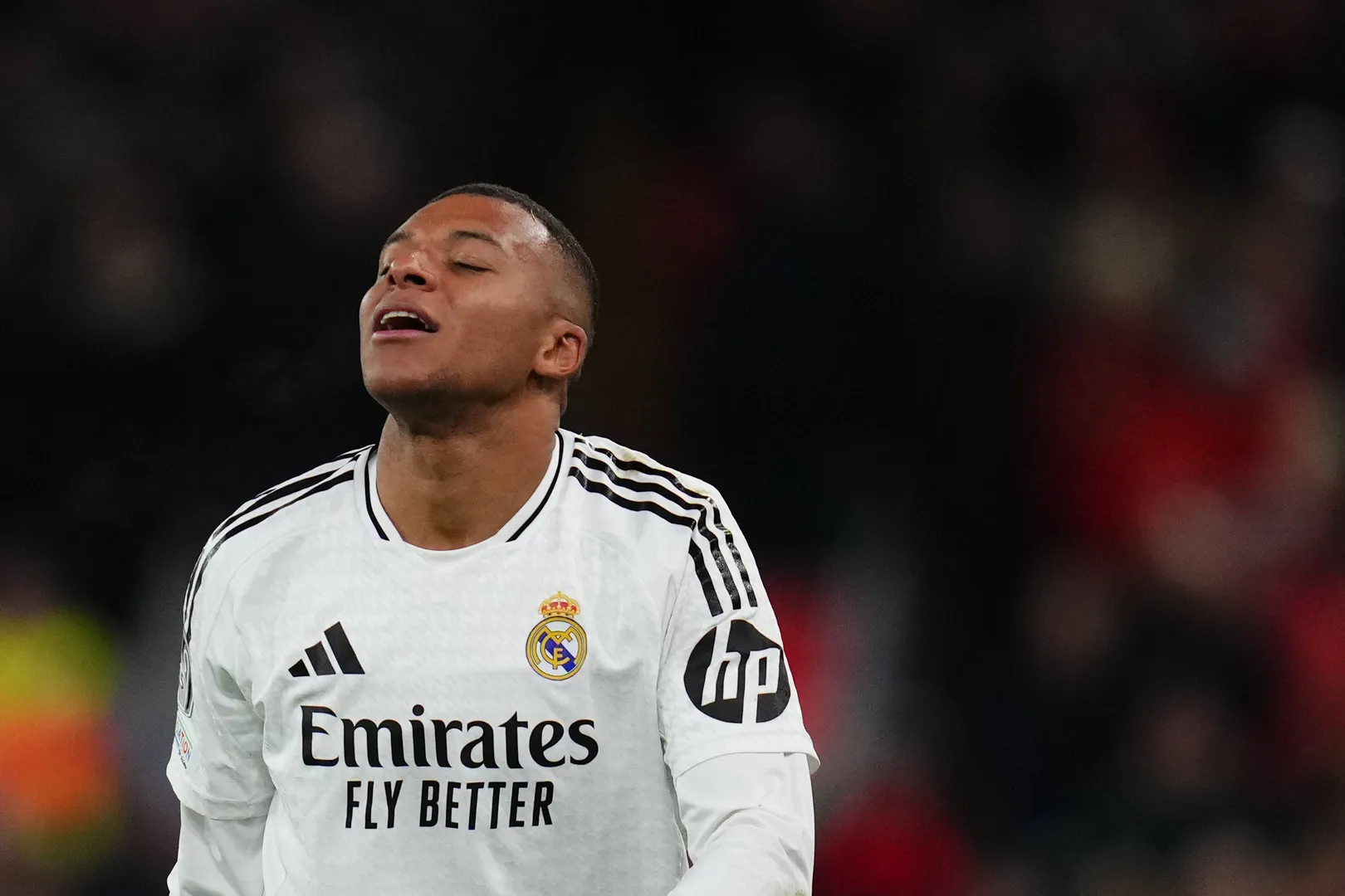 Mbapp&eacute; lamenta chance perdida em jogo do Real Madrid