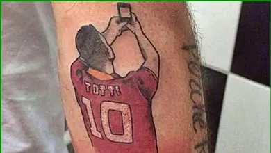 Voc&ecirc; tatuaria a selfie de Totti? Este cara sim