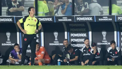 Vasco perde mais do que a vaga: &lsquo;Abandono&rsquo; da torcida &eacute; recado para a diretoria