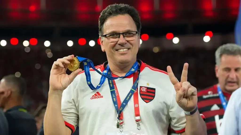 Elei&ccedil;&otilde;es no Flamengo: Dunshee &eacute; l&iacute;der de inten&ccedil;&atilde;o de votos em pesquisa