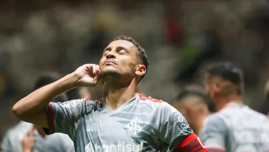 Erros individuais do Atl&eacute;tico-MG facilitam vit&oacute;ria do Internacional durante dil&uacute;vio