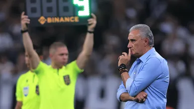 Com nova &lsquo;dor de cabe&ccedil;a&rsquo;, Tite e preparador explicam por que o DM do Flamengo est&aacute; t&atilde;o cheio